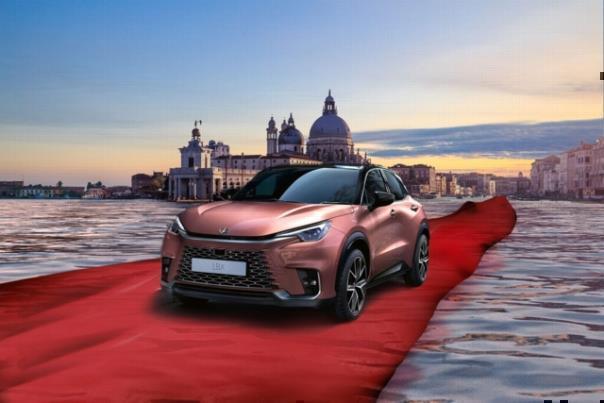 Der noch nicht erhältliche Lexus LBX ist offizielles Fahrzeug der Filmfestspiele von Venedig.  Foto: Autoren-Union Mobilität/Lexus